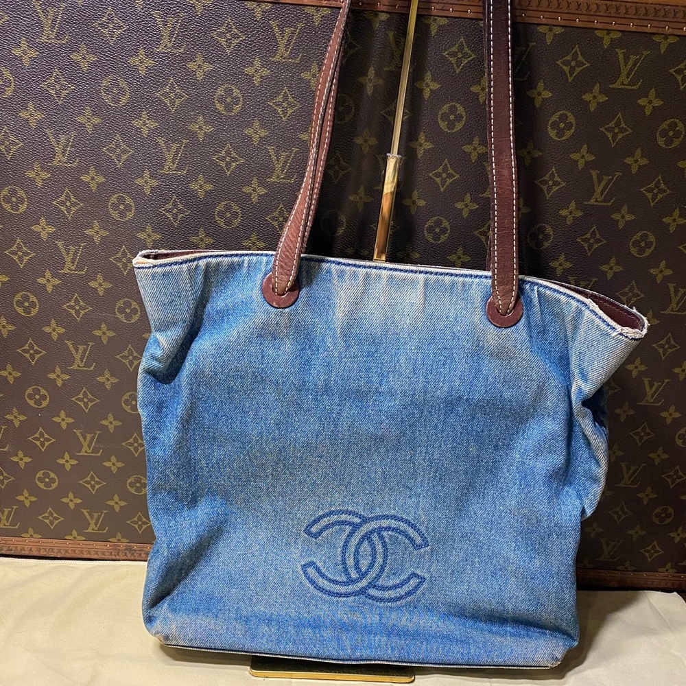 Chanel tote
